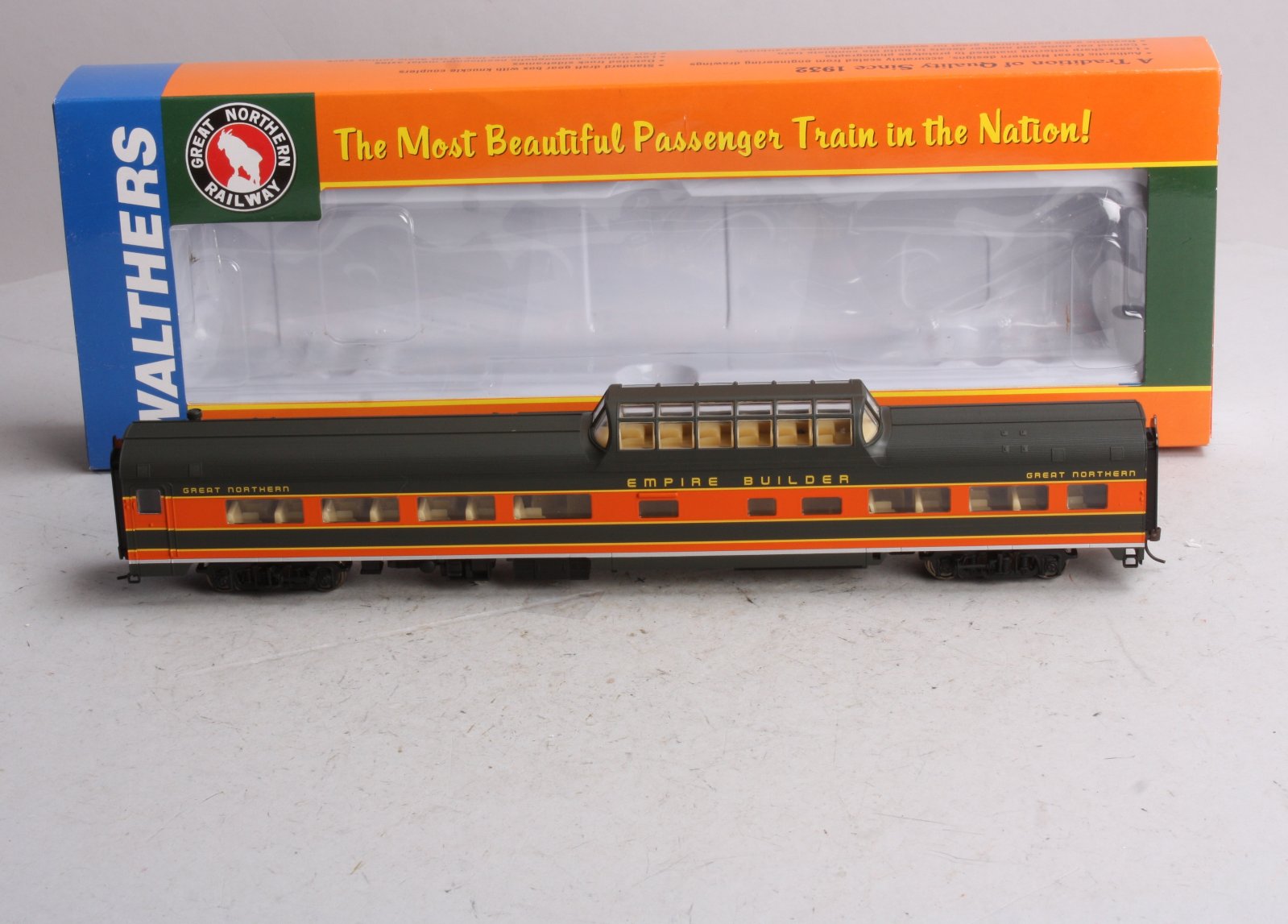 Walthers 932-9039 HO Great Northern Empire Builder Budd 48-Seat Vista Dome Coach NIB