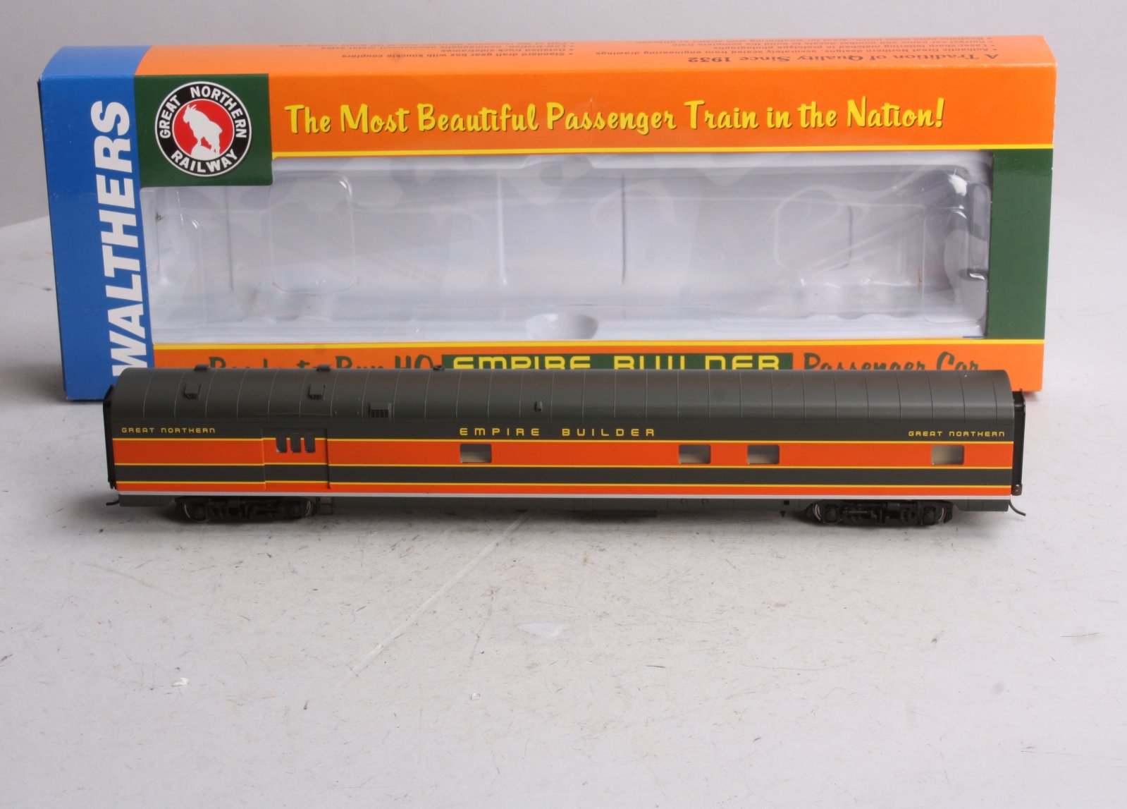 Walthers 932-9035 HO Scale Great Northern Empire Builder AC&F Baggage-Dormitory LN/Box