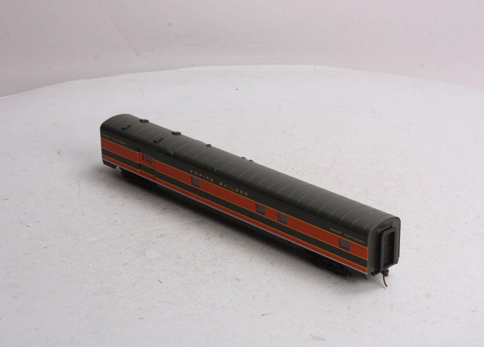 Walthers 932-9035 HO Scale Great Northern Empire Builder AC&F Baggage-Dormitory LN/Box