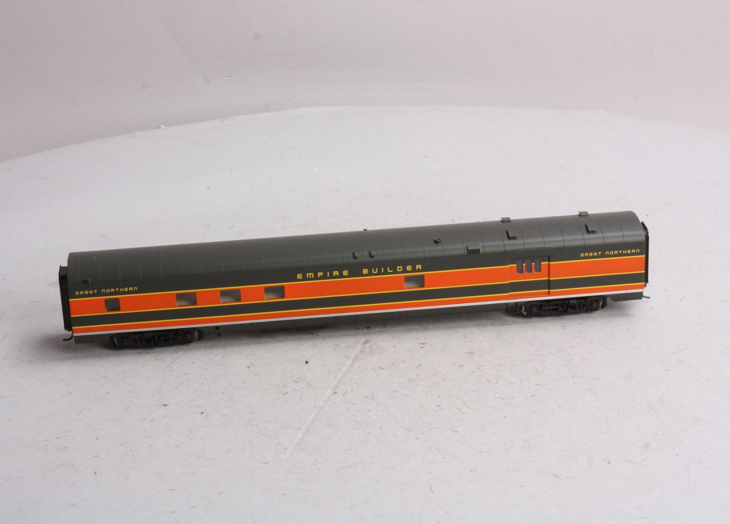 Walthers 932-9035 HO Scale Great Northern Empire Builder AC&F Baggage-Dormitory LN/Box