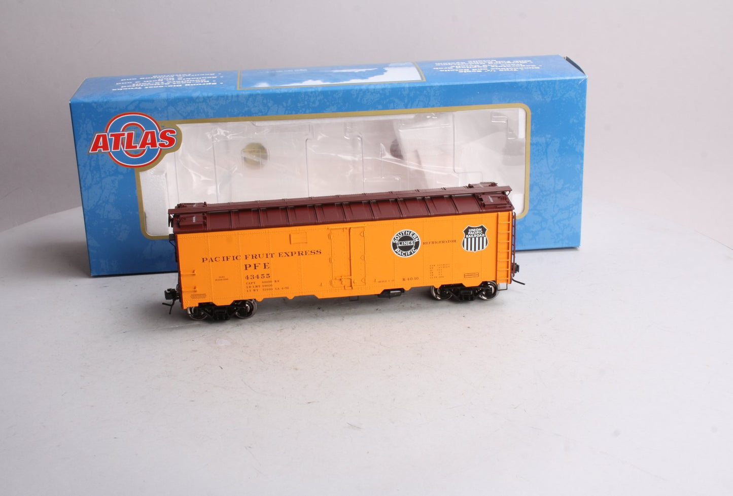 Atlas 9524-8 O Pacific Fruit Exprees 40' Steel Reefer Car #43455 (2-Rail) MT/Box