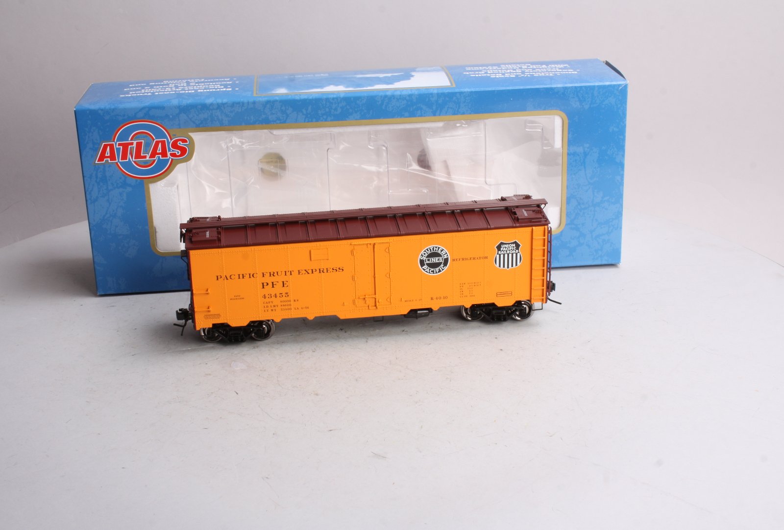 Atlas 9524-8 O Pacific Fruit Exprees 40' Steel Reefer Car #43455 (2-Rail) MT/Box