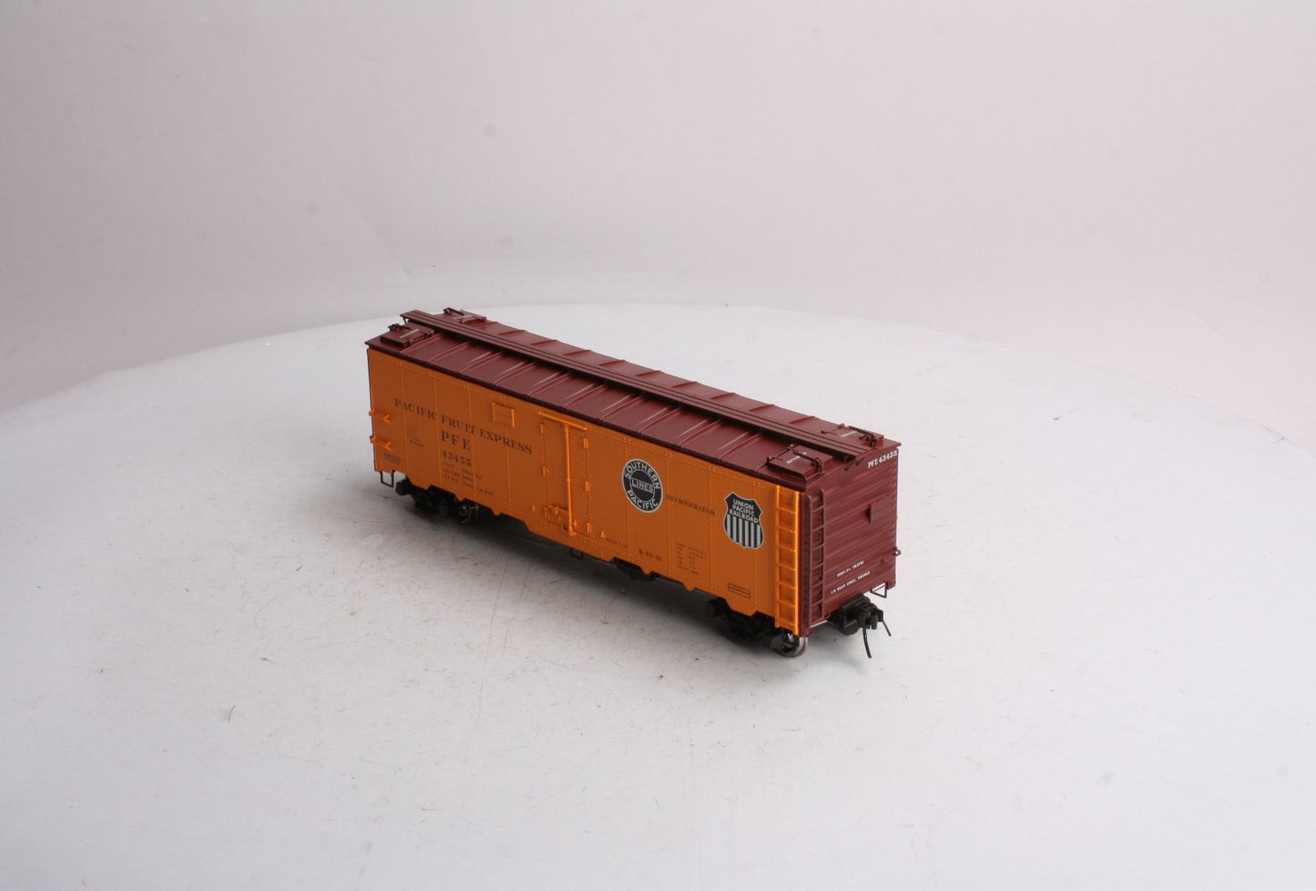 Atlas 9524-8 O Pacific Fruit Exprees 40' Steel Reefer Car #43455 (2-Rail) MT/Box