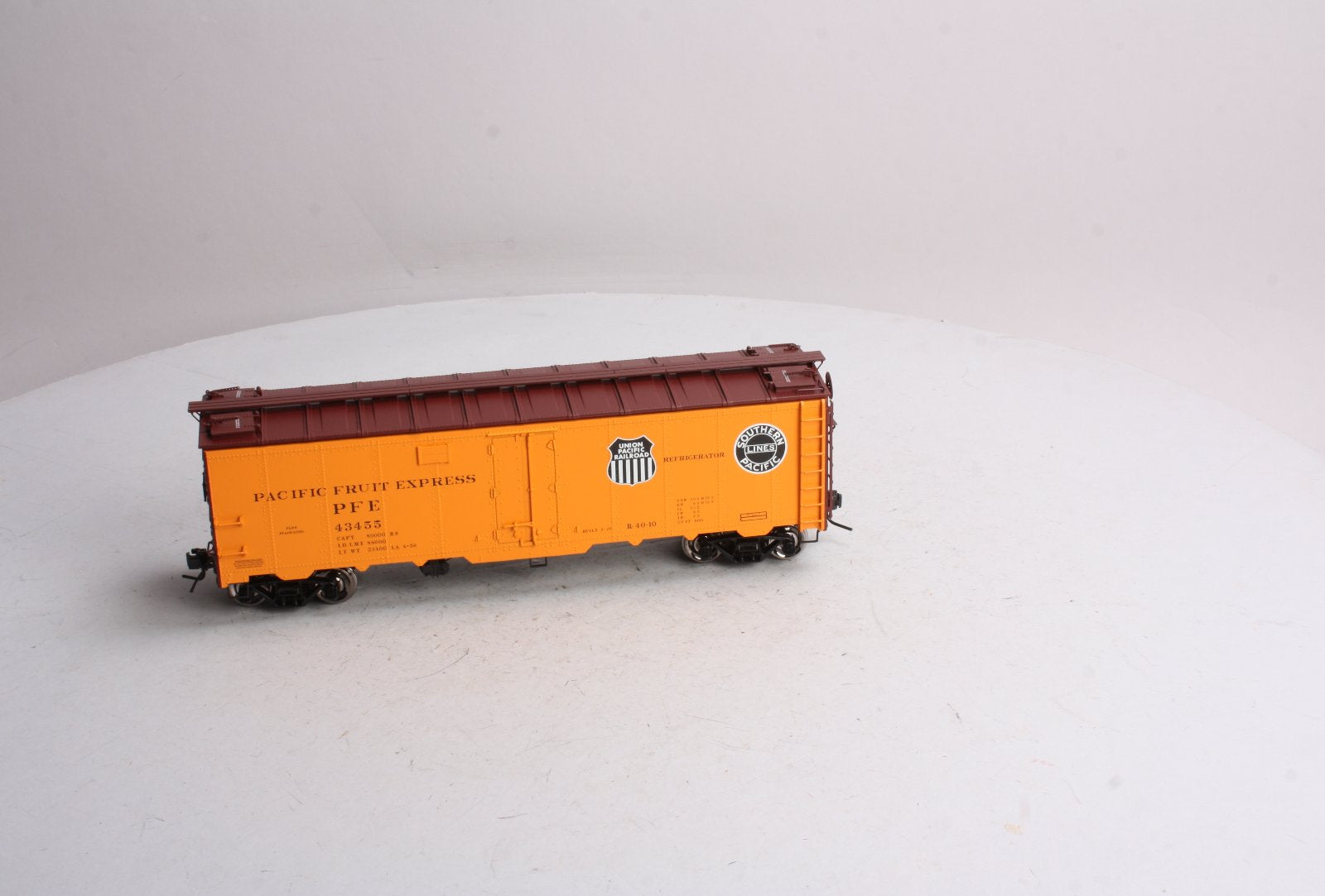 Atlas 9524-8 O Pacific Fruit Exprees 40' Steel Reefer Car #43455 (2-Rail) MT/Box