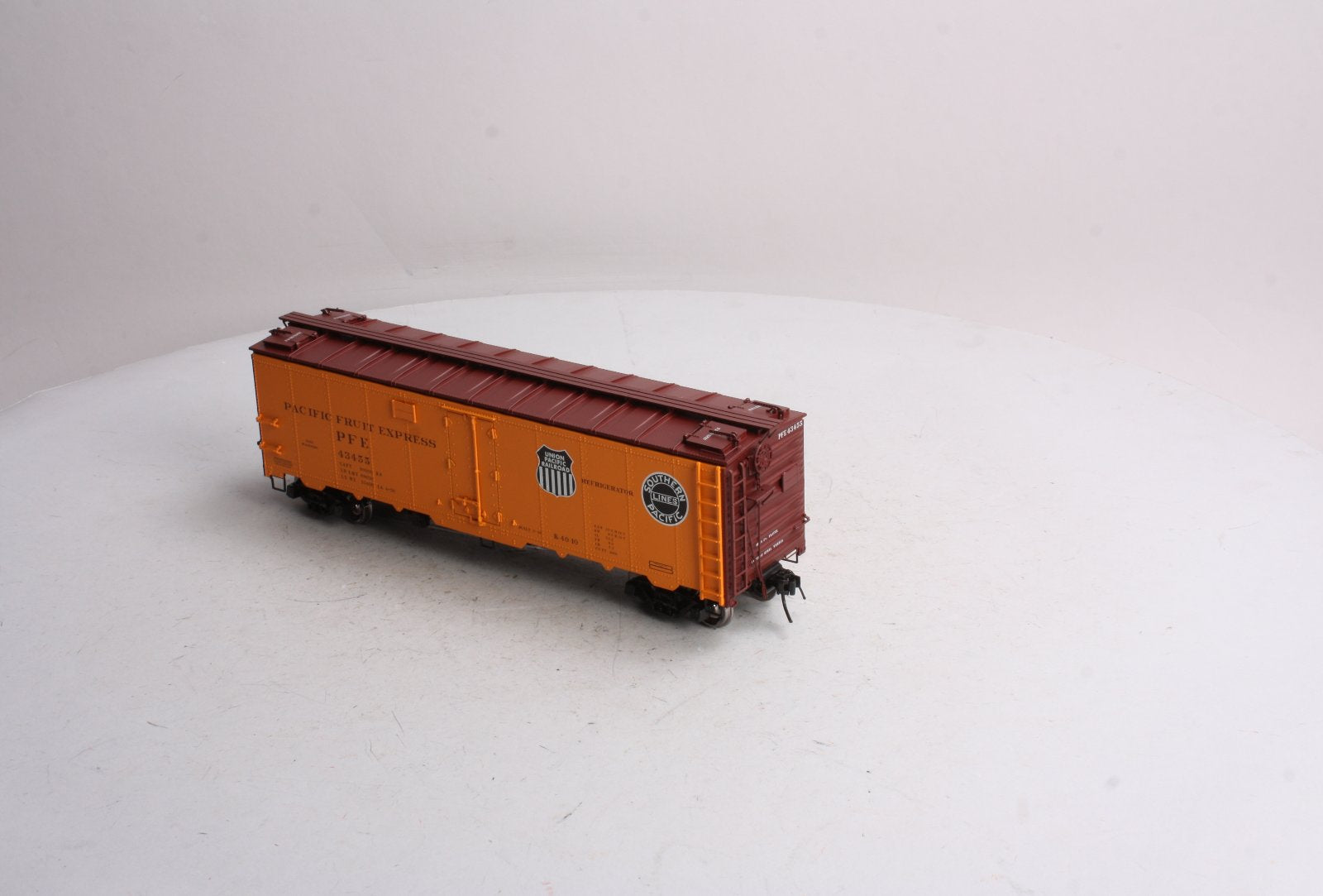 Atlas 9524-8 O Pacific Fruit Exprees 40' Steel Reefer Car #43455 (2-Rail) MT/Box