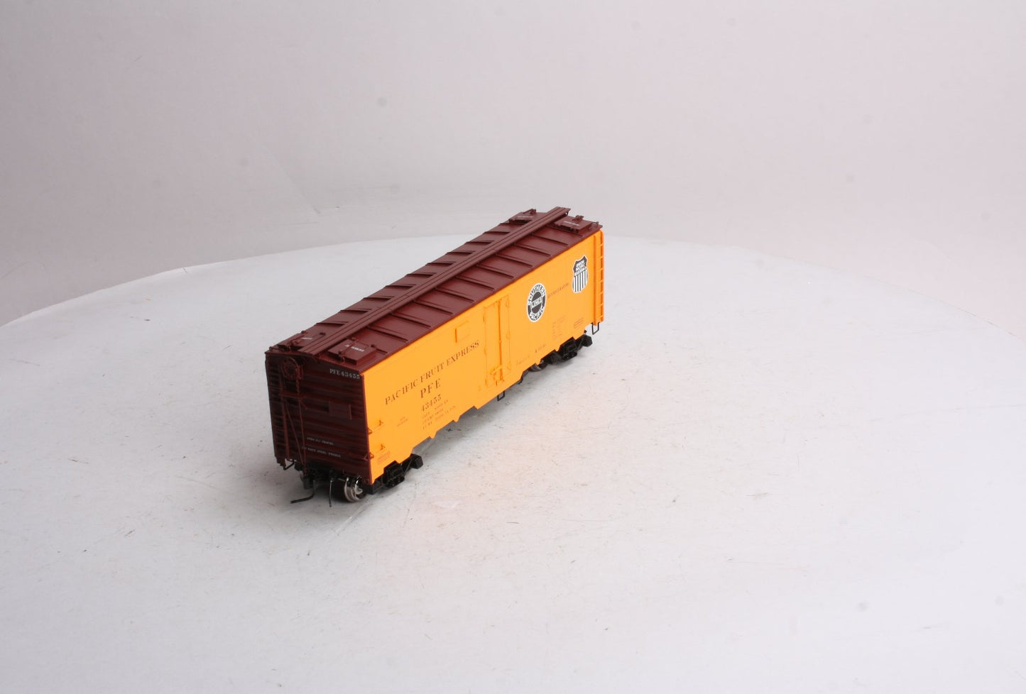 Atlas 9524-8 O Pacific Fruit Exprees 40' Steel Reefer Car #43455 (2-Rail) MT/Box