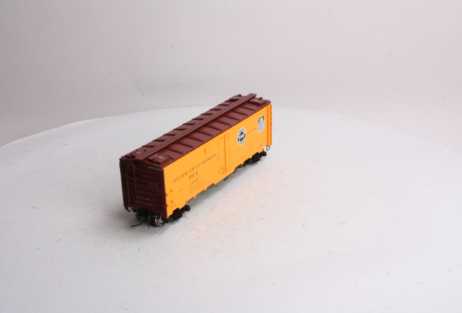 Atlas 9524-8 O Pacific Fruit Exprees 40' Steel Reefer Car #43455 (2-Rail) MT/Box