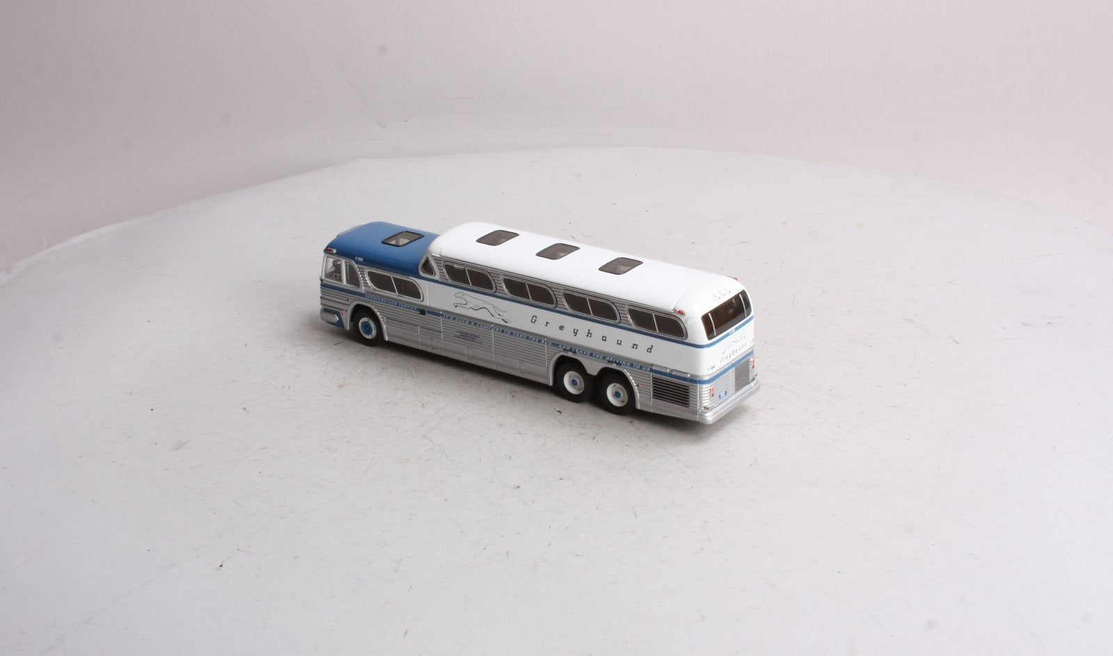 Corgi US54407 1:50 Greyhound Scenicruiser New York, NY Limited Edition Replica