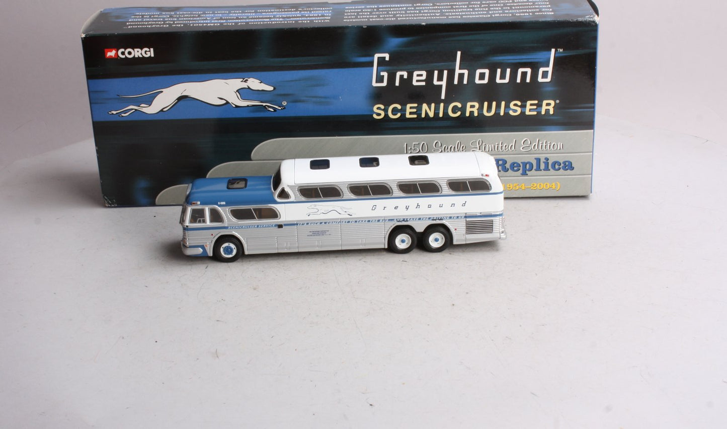 Corgi US54407 1:50 Greyhound Scenicruiser New York, NY Limited Edition Replica