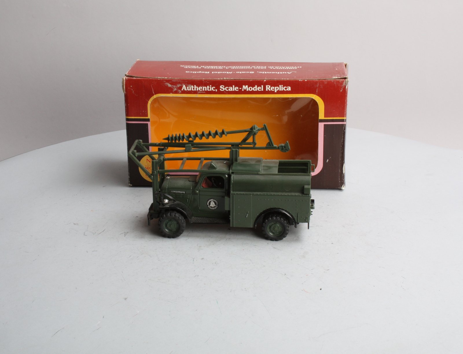 Yorkshire Company 1950A 1:25 Scale 1950 Dodge 4-WD W/Hydraulic Pole Digger