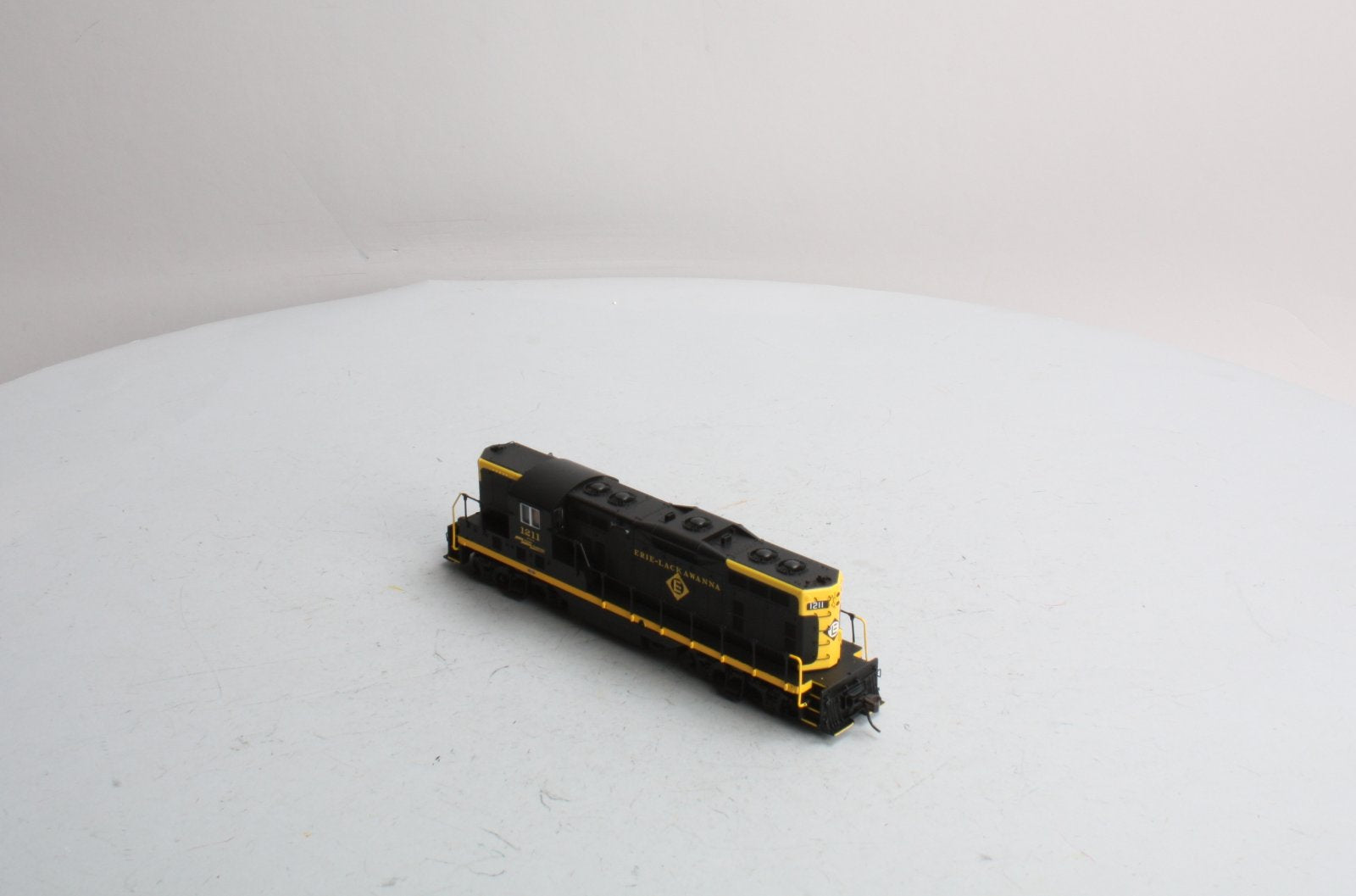 Atlas 8557 HO Erie Lackawanna EMD GP-7 Diesel Locomotive #1211 LN/Box