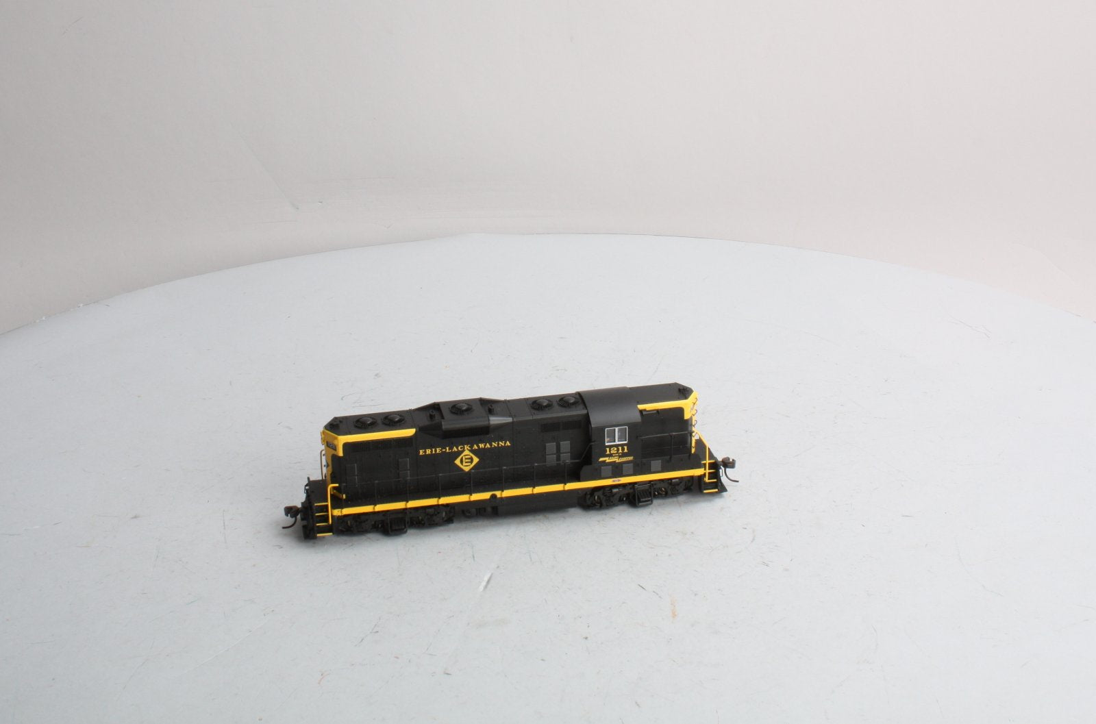 Atlas 8557 HO Erie Lackawanna EMD GP-7 Diesel Locomotive #1211 LN/Box