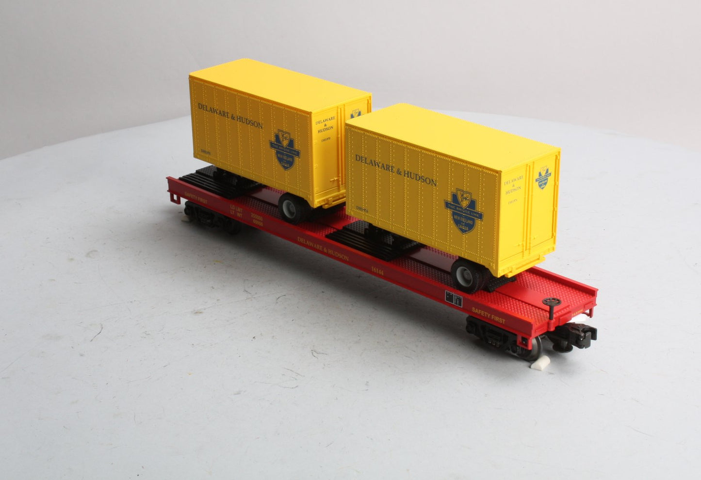 MTH 20-98108 O Gauge Delaware and Hudson Flatcar with 20' Trailers LN/Box