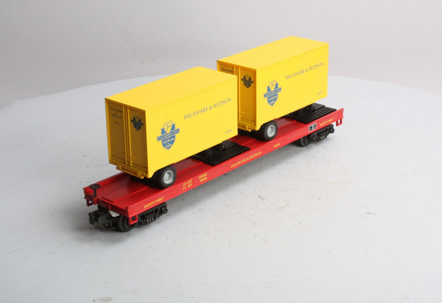 MTH 20-98108 O Gauge Delaware and Hudson Flatcar with 20' Trailers LN/Box