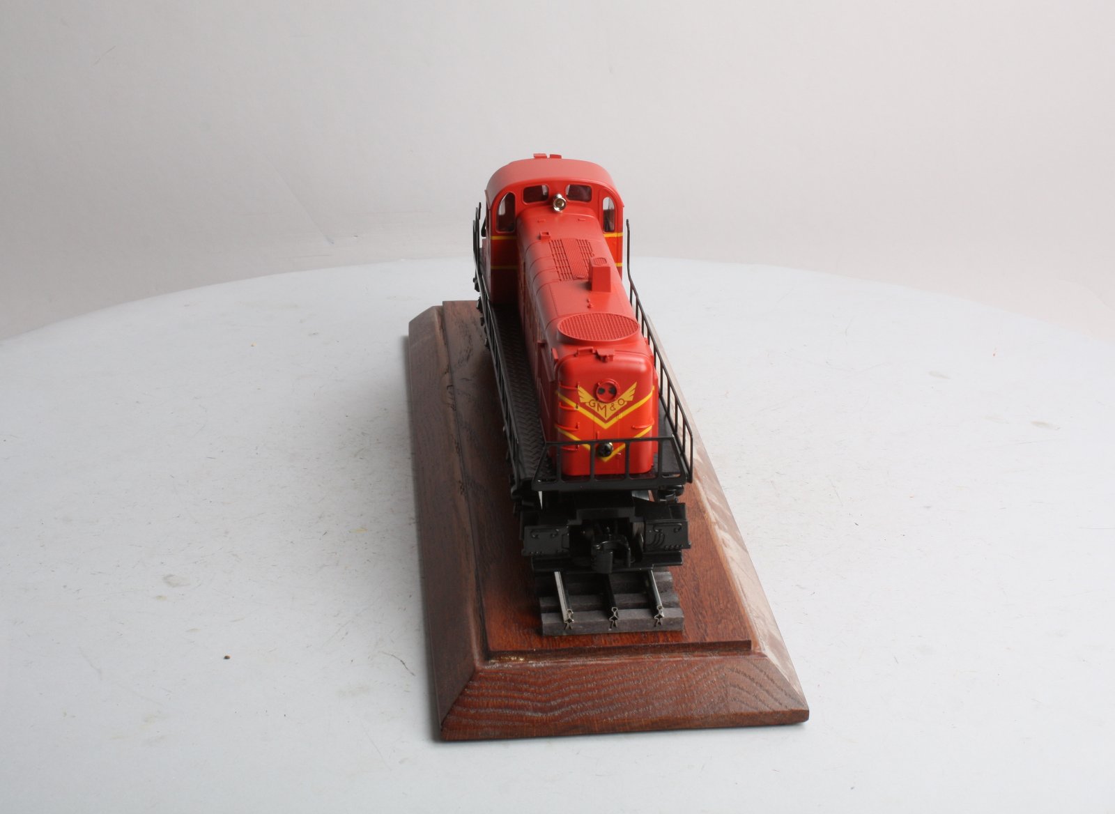 Lionel 6-18554 O Gauge GM&O RS-3 Diesel Locomotive #721 with Display Case MT/Box