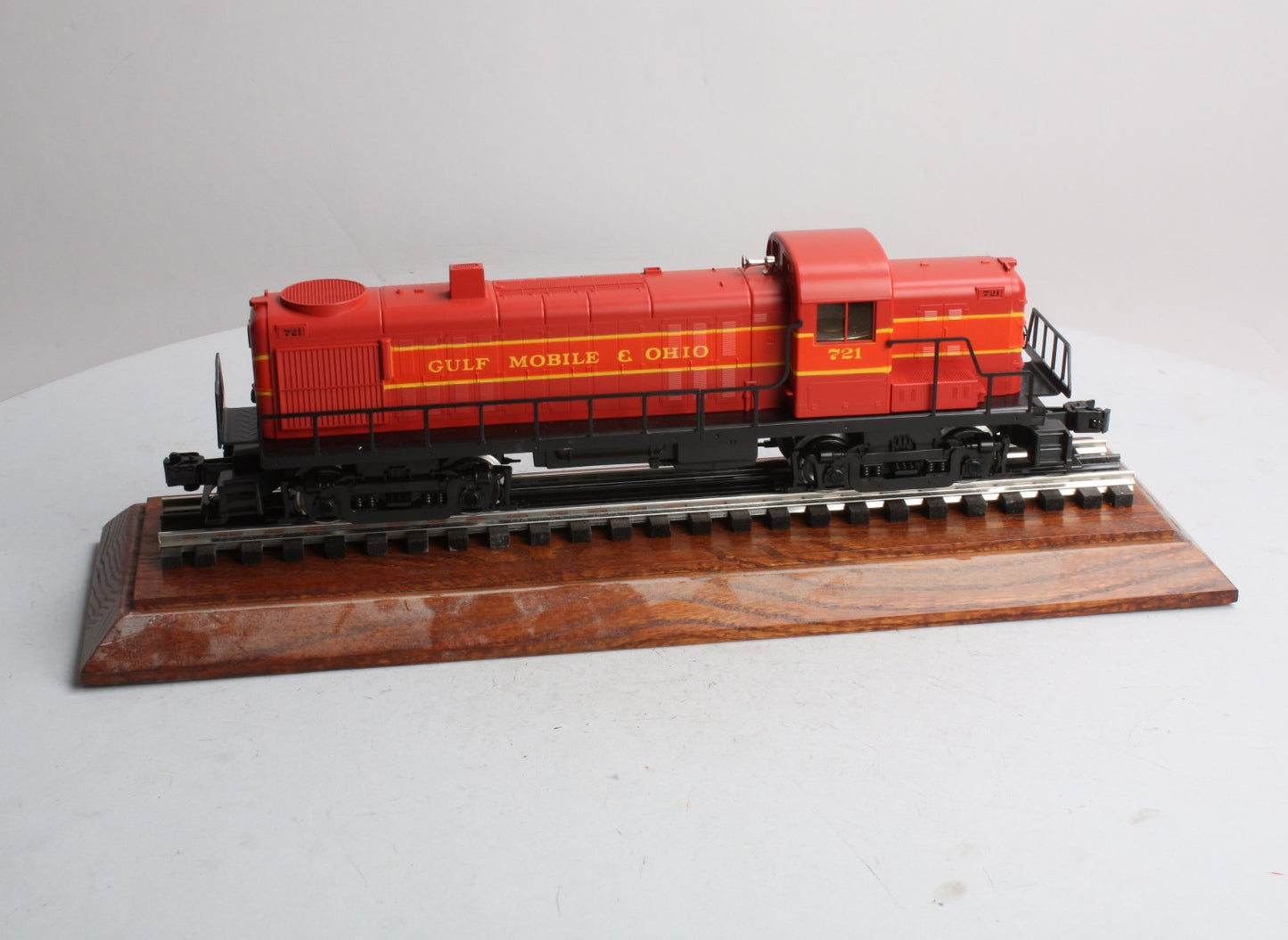 Lionel 6-18554 O Gauge GM&O RS-3 Diesel Locomotive #721 with Display Case MT/Box