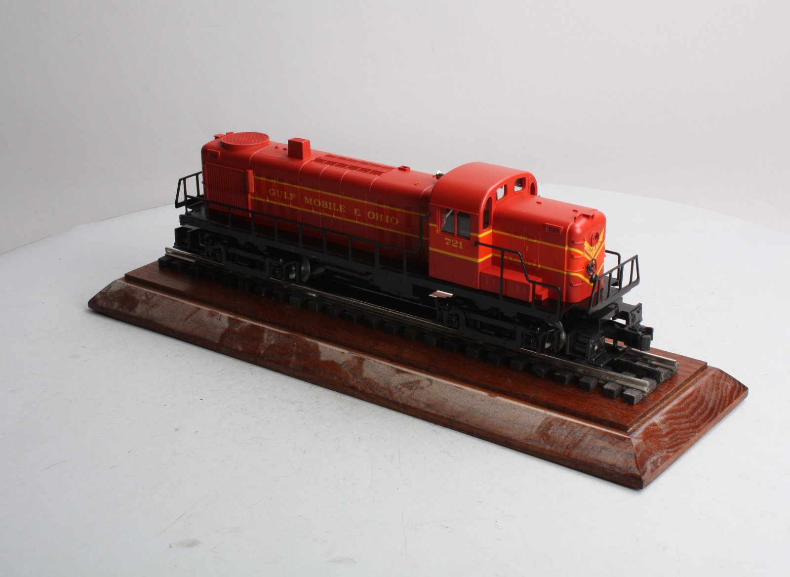 Lionel 6-18554 O Gauge GM&O RS-3 Diesel Locomotive #721 with Display Case MT/Box
