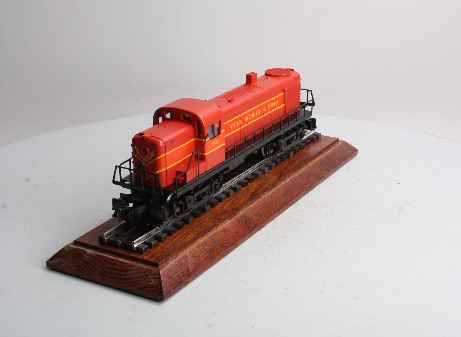 Lionel 6-18554 O Gauge GM&O RS-3 Diesel Locomotive #721 with Display Case MT/Box