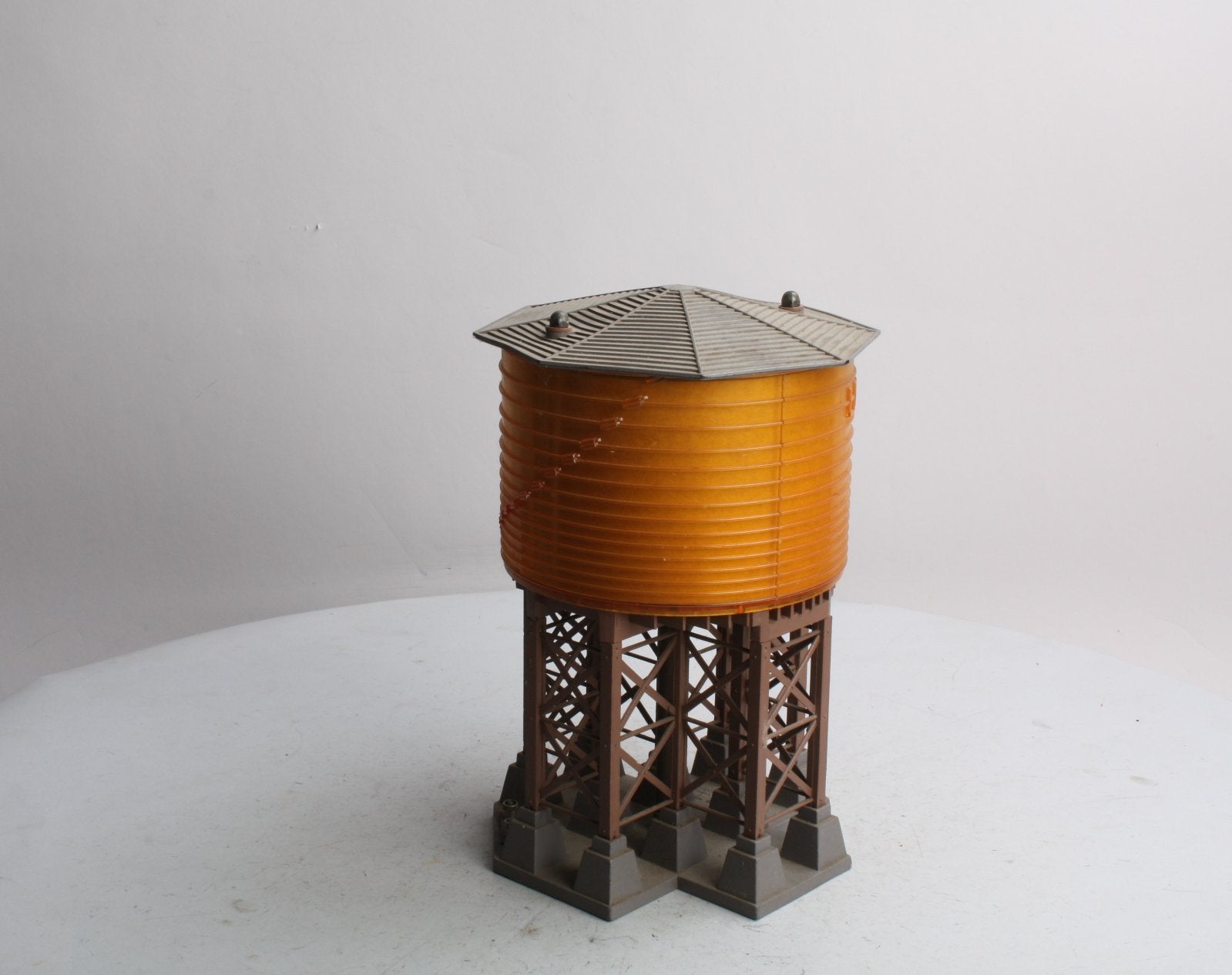 Lionel 30 Vintage O Operating Water Tower EX