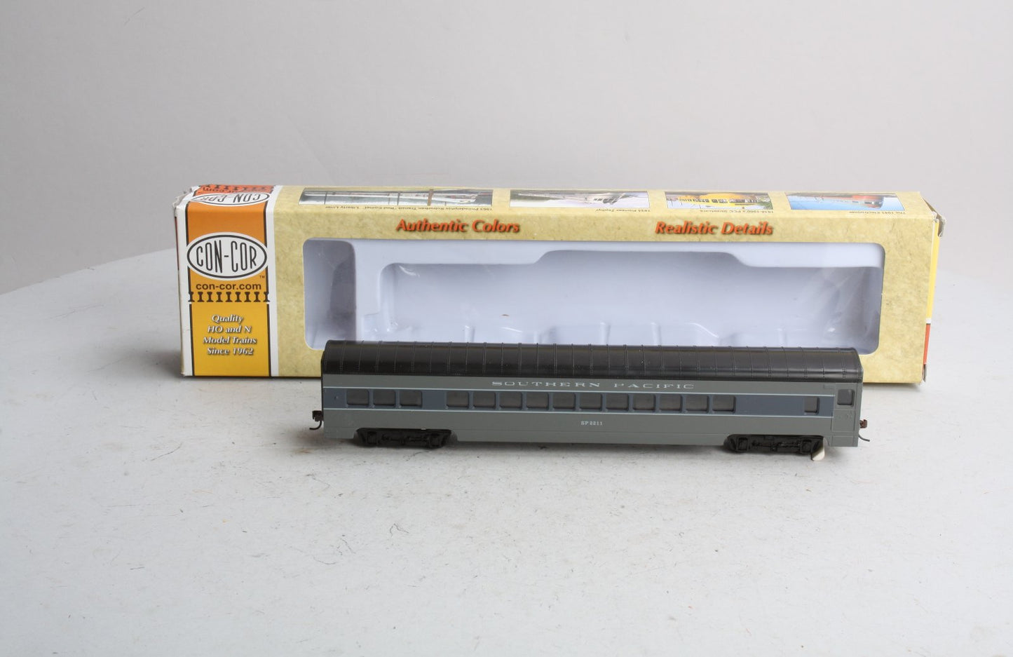 Con-Cor 0001-000914-1 HO Scale Southern Pacific 2211 72FT Passenger Car