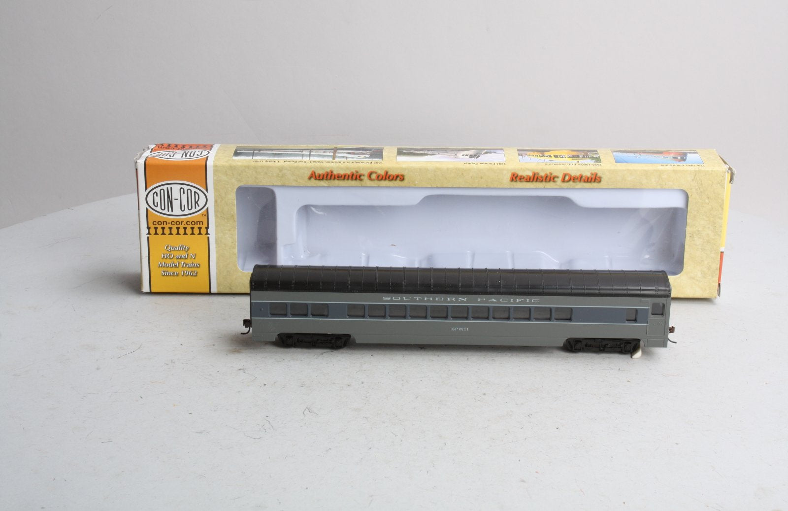 Con-Cor 0001-000914-1 HO Scale Southern Pacific 2211 72FT Passenger Car
