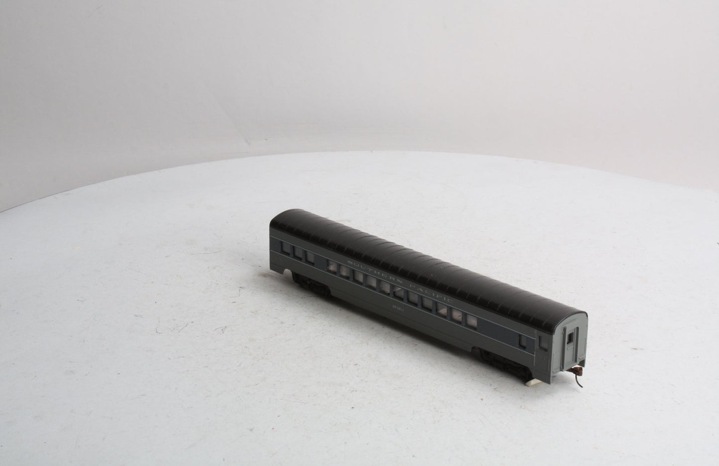 Con-Cor 0001-000914-1 HO Scale Southern Pacific 2211 72FT Passenger Car