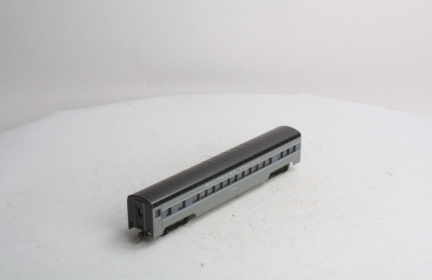 Con-Cor 0001-000914-1 HO Scale Southern Pacific 2211 72FT Passenger Car