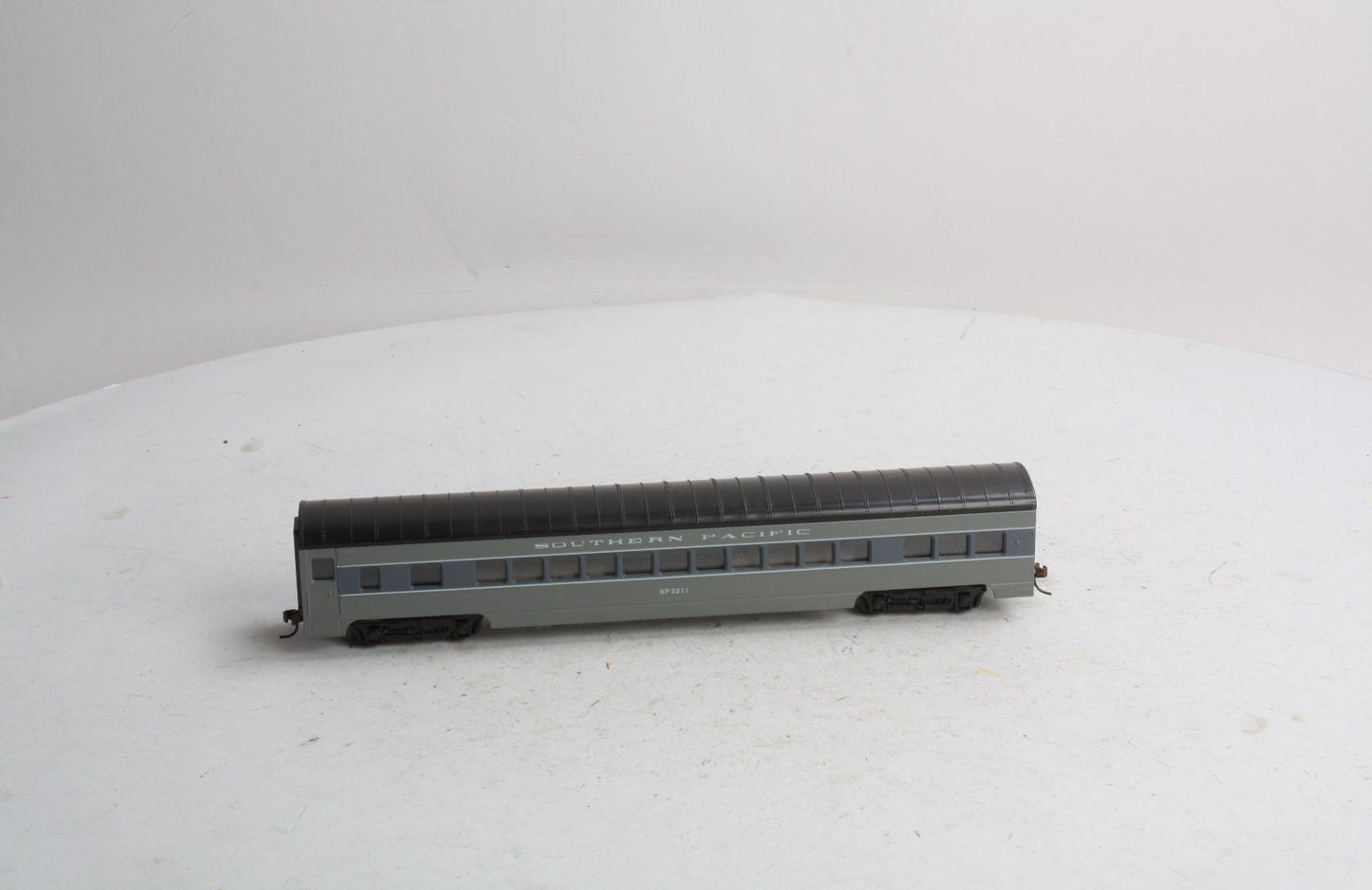 Con-Cor 0001-000914-1 HO Scale Southern Pacific 2211 72FT Passenger Car