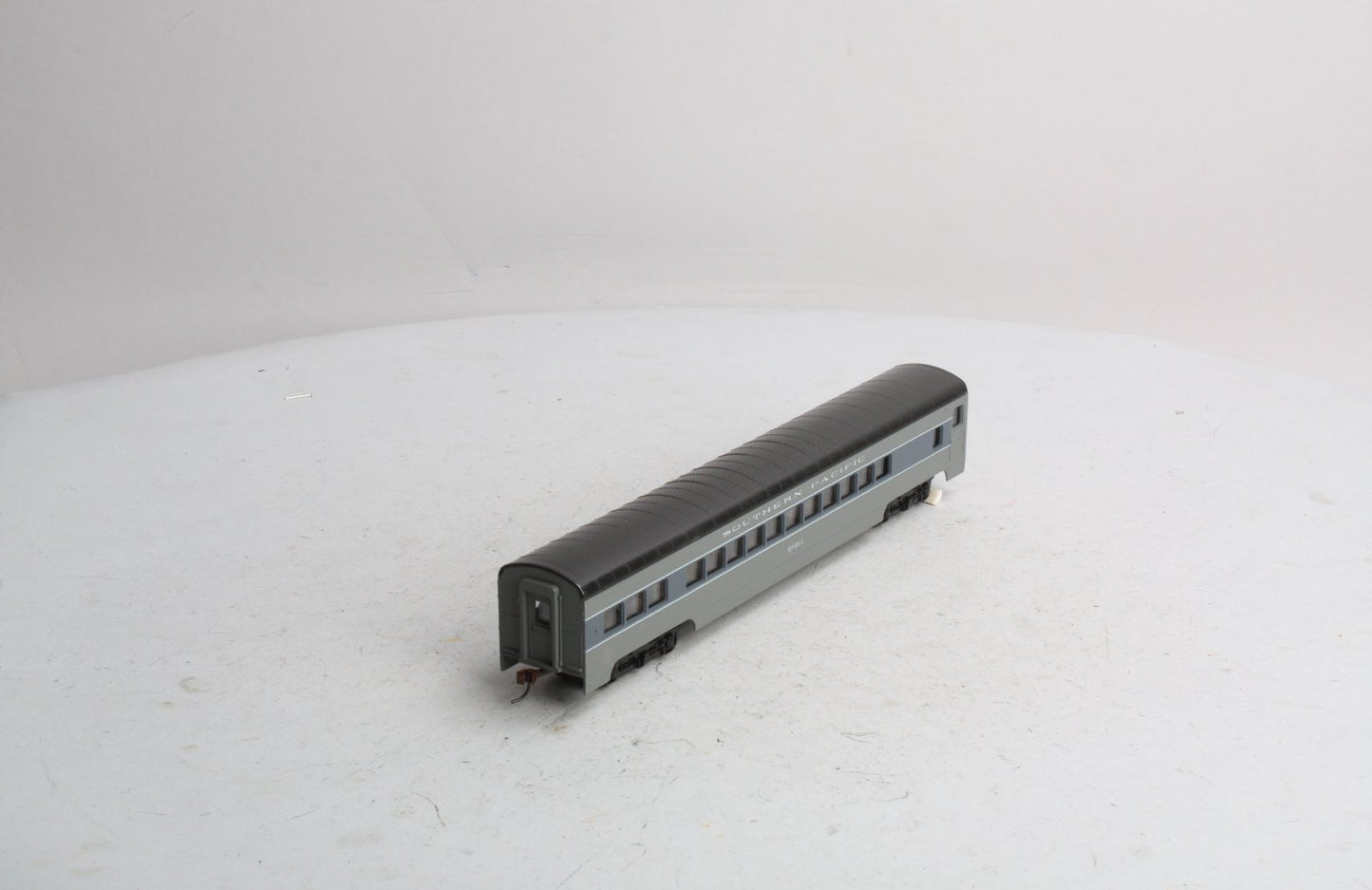 Con-Cor 0001-000914-1 HO Scale Southern Pacific 2211 72FT Passenger Car