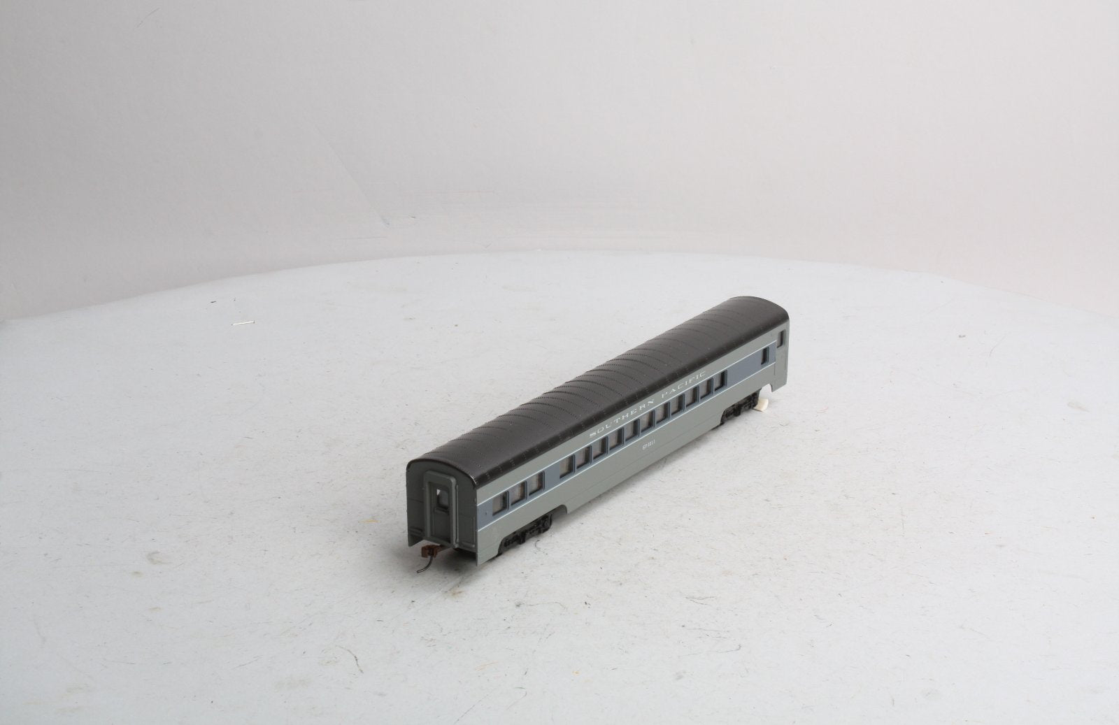 Con-Cor 0001-000914-1 HO Scale Southern Pacific 2211 72FT Passenger Car