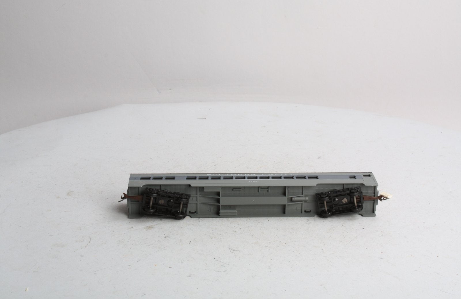 Con-Cor 0001-000914-1 HO Scale Southern Pacific 2211 72FT Passenger Car
