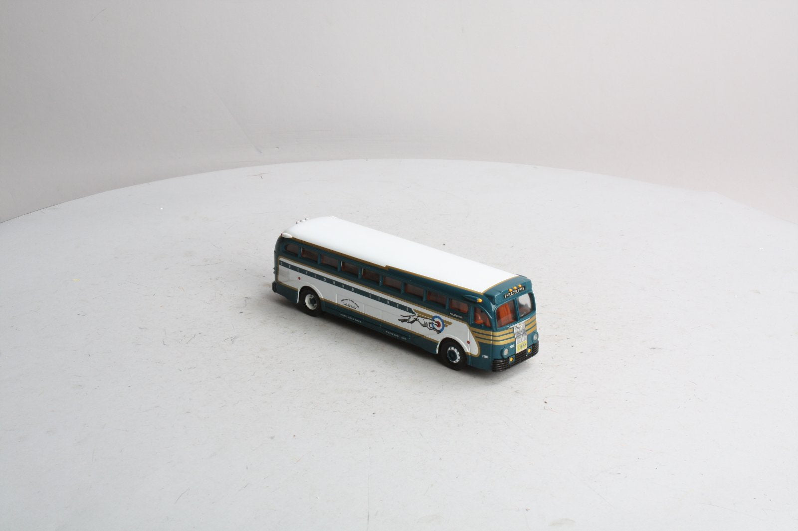 Corgi 98461 1:50 1994 Battle of Britain Yellow Coach Philadelphia Bus Lines #743