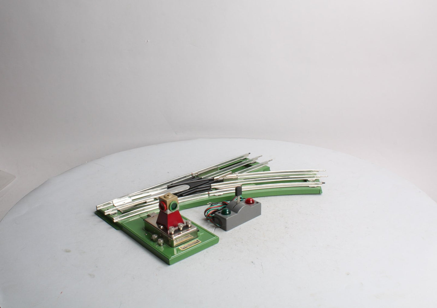 MTH 10-4001 Standard Gauge Right Hand 42" Diameter Switch Track LN/Box