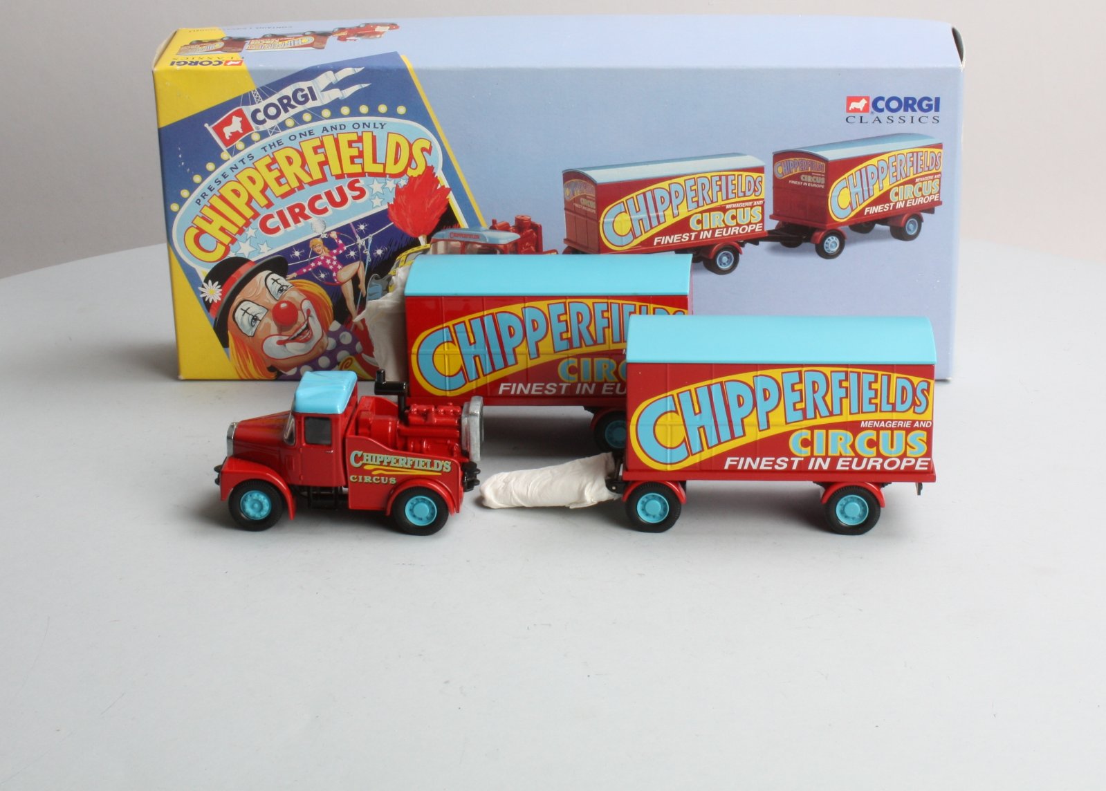 Corgi 97915 1:50 Die Cast Chipperfields Scammell Highwayman with Trailers LN/Box