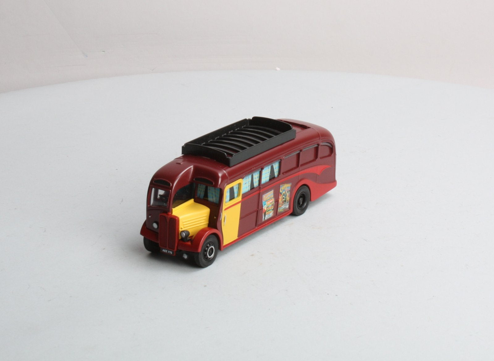 Corgi 97022 1:50 Chipperfields Circus AEC Regal Living Quarters LN/Box