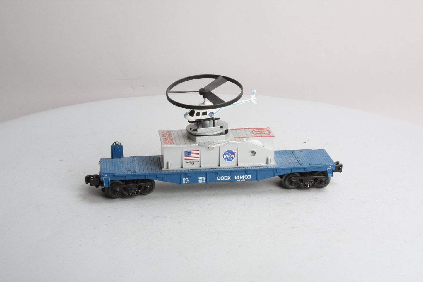 MTH 30-7940 O Gauge NASA Flatcar w/ Operating Helicopter LN/Box