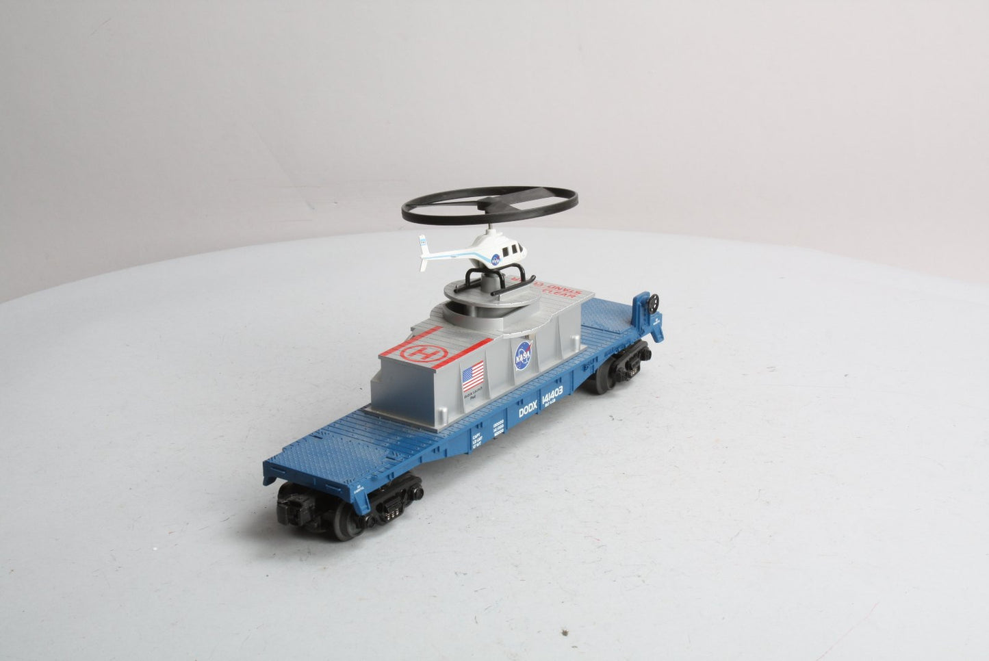 MTH 30-7940 O Gauge NASA Flatcar w/ Operating Helicopter LN/Box