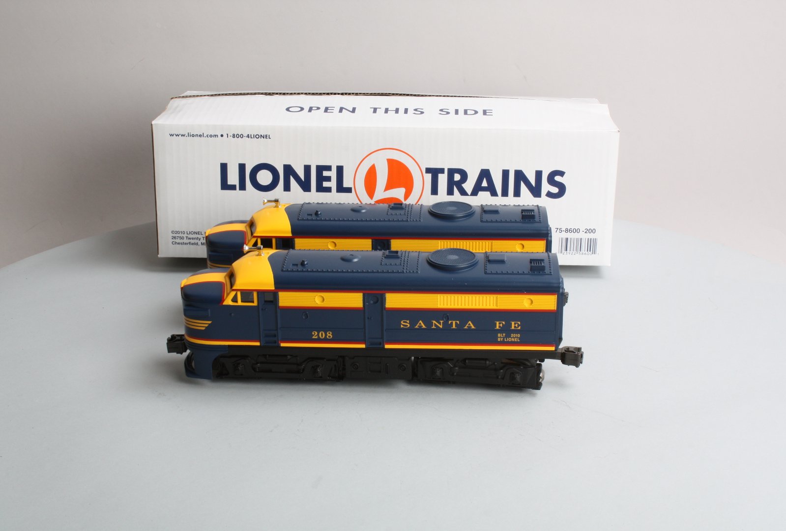 Lionel 6-58600 O Gauge LCCA Santa Fe Alco AA Diesel Locomotive Set #208 MT/Box