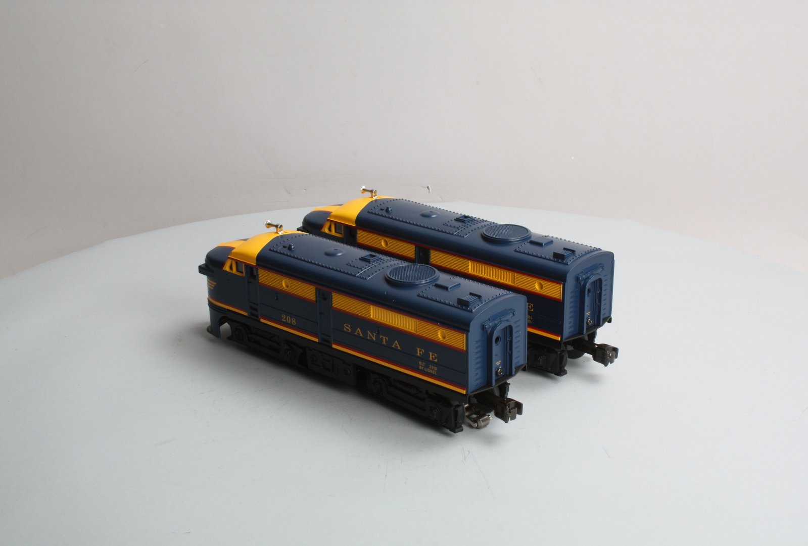 Lionel 6-58600 O Gauge LCCA Santa Fe Alco AA Diesel Locomotive Set #208 MT/Box