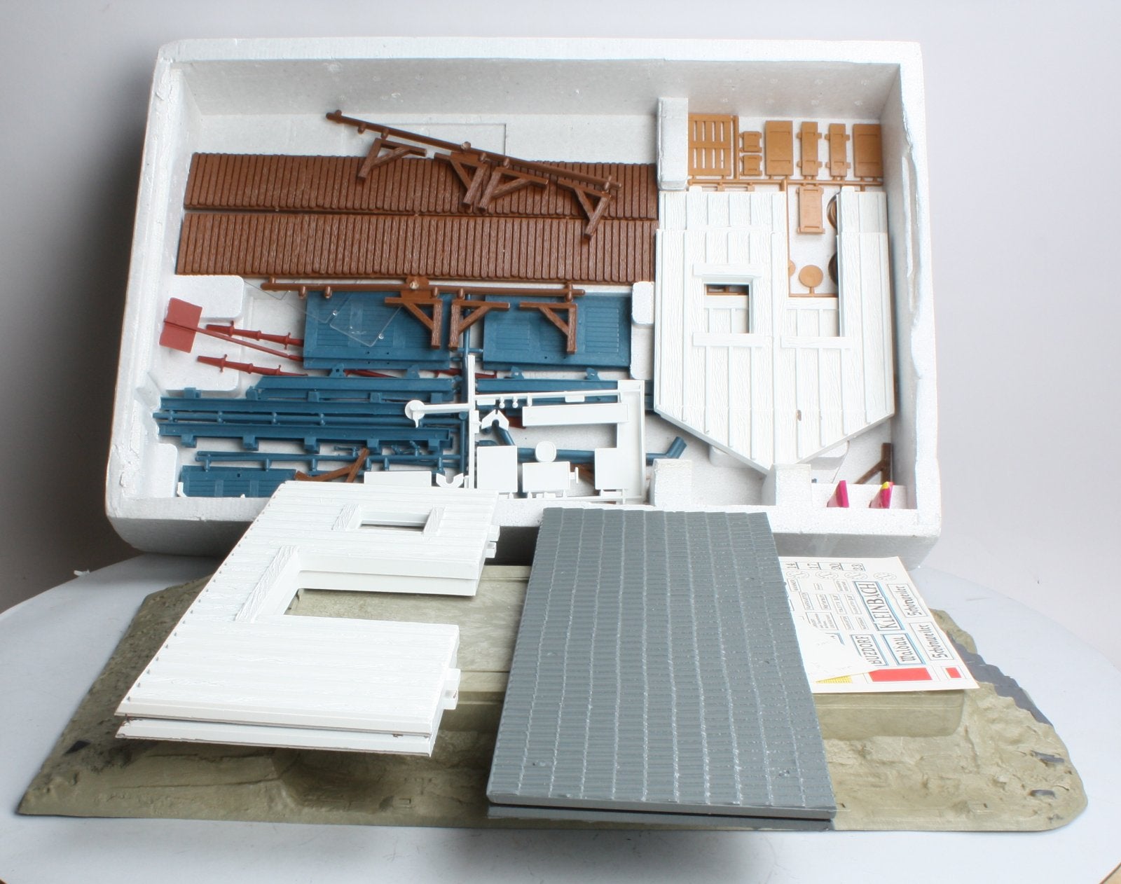 Model Power 1624 G Scale Fresh Farms Dairy Kit