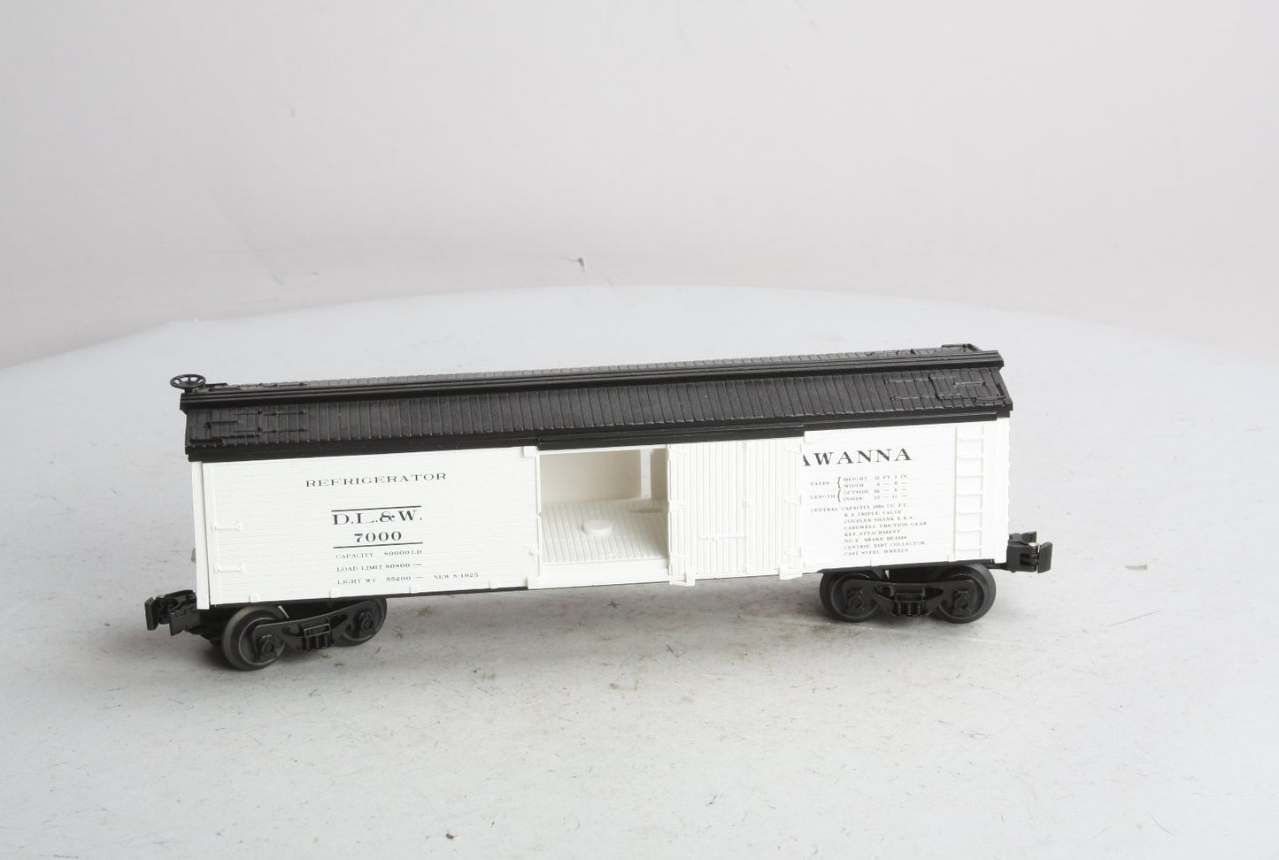 Lionel 6-36131 O Gauge Lackawanna Woodsided Reefer #7000