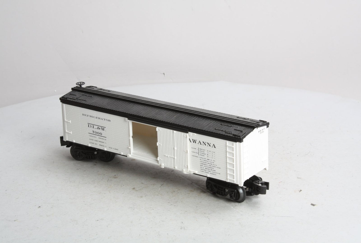 Lionel 6-36131 O Gauge Lackawanna Woodsided Reefer #7000