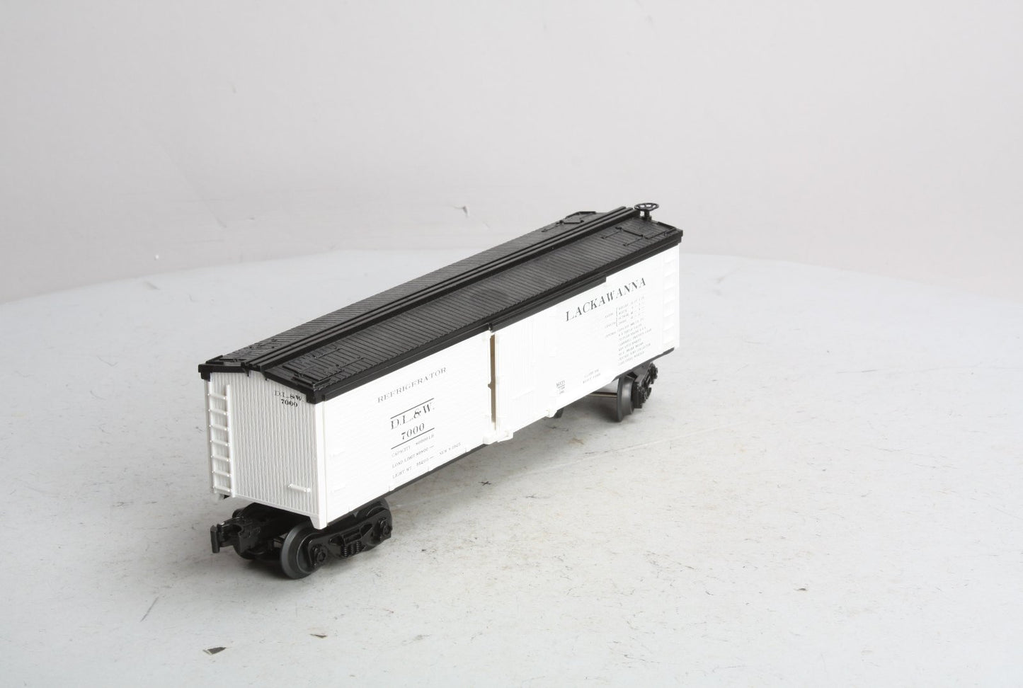 Lionel 6-36131 O Gauge Lackawanna Woodsided Reefer #7000