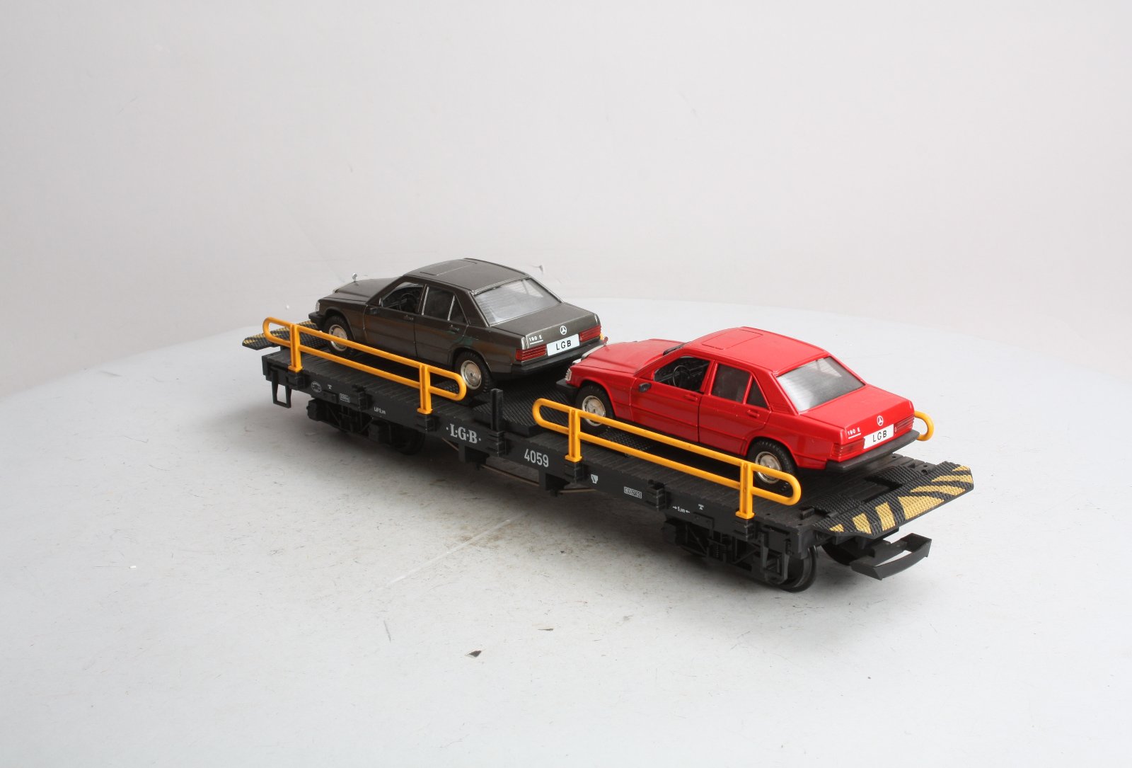 LGB 4059 G Scale Flatcar w/ 2 Mercedes Automobiles – Trainz