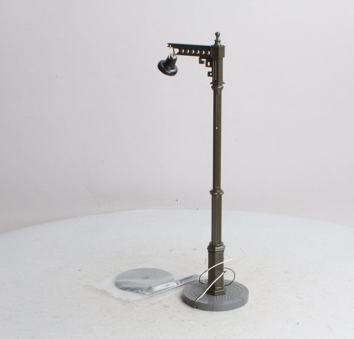 LGB 5055 G Scale 14-18 Volt Lighted Lamppost