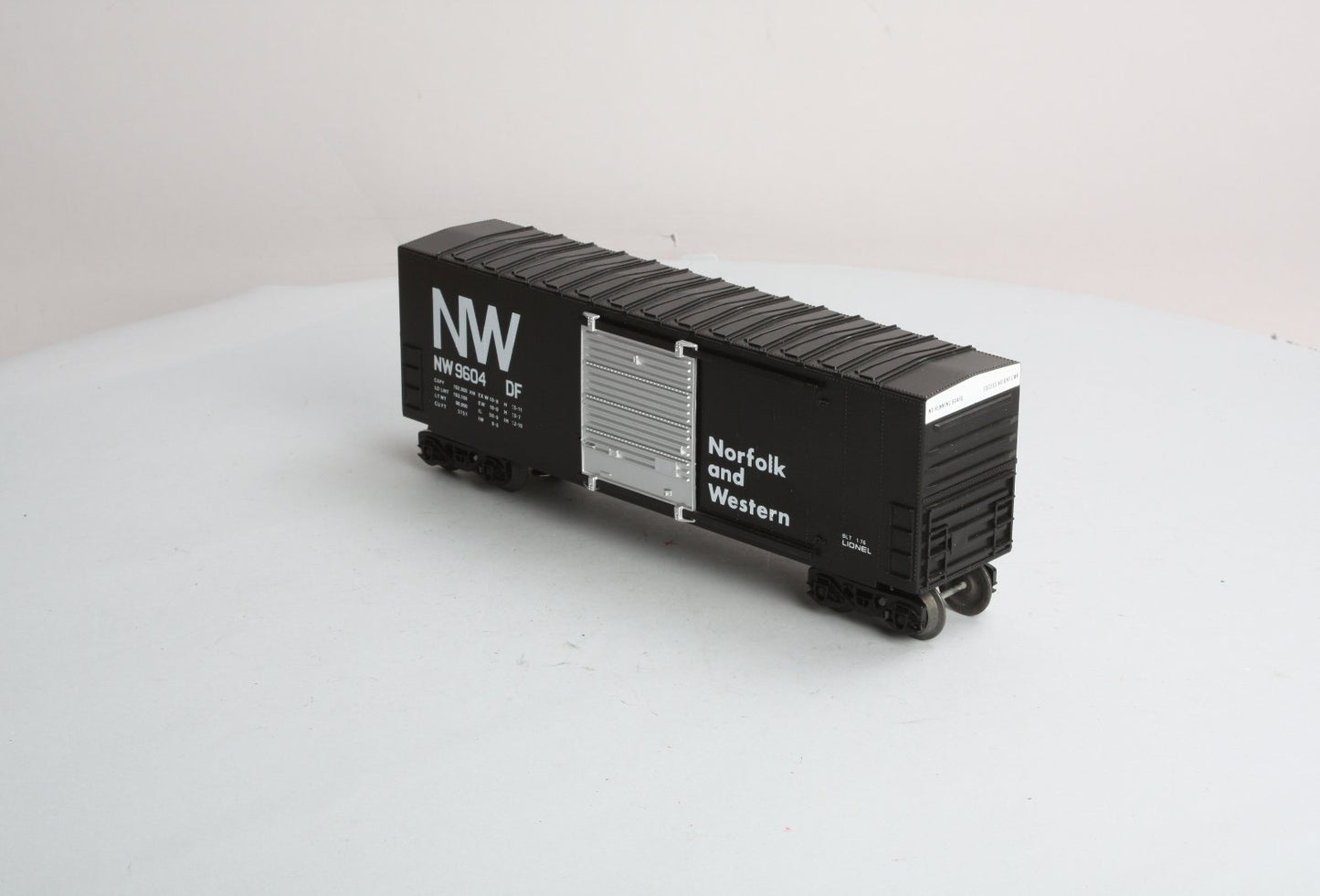 Lionel 6-9604 O Gauge Norfolk & Western Hi-Cube Boxcar NIB
