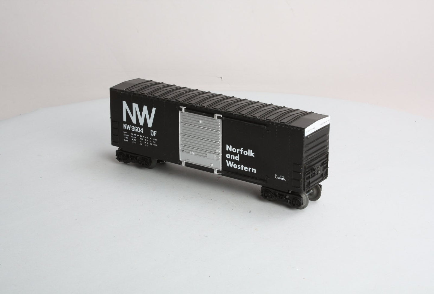 Lionel 6-9604 O Gauge Norfolk & Western Hi-Cube Boxcar NIB