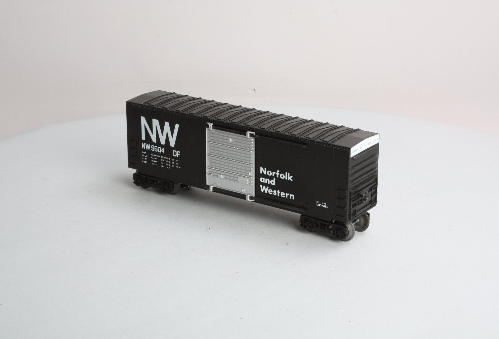 Lionel 6-9604 O Gauge Norfolk & Western Hi-Cube Boxcar NIB