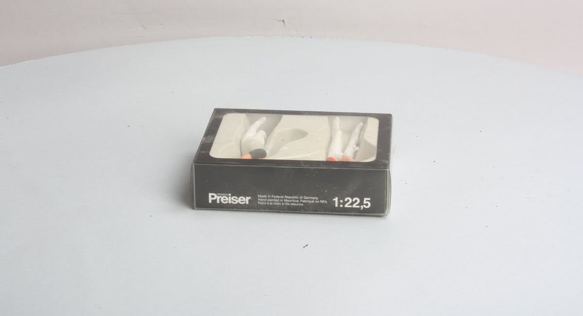 Preiser 45040 G Golfers Playing Figures (Set of 2)