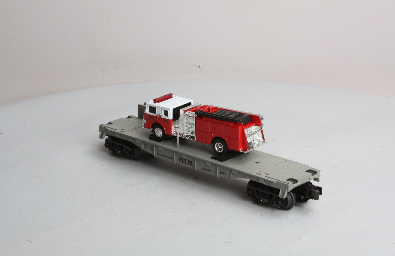 MTH 30-7629 O Gauge Transportation Company Flatcar with Ertl Fire Truck #1979 NIB